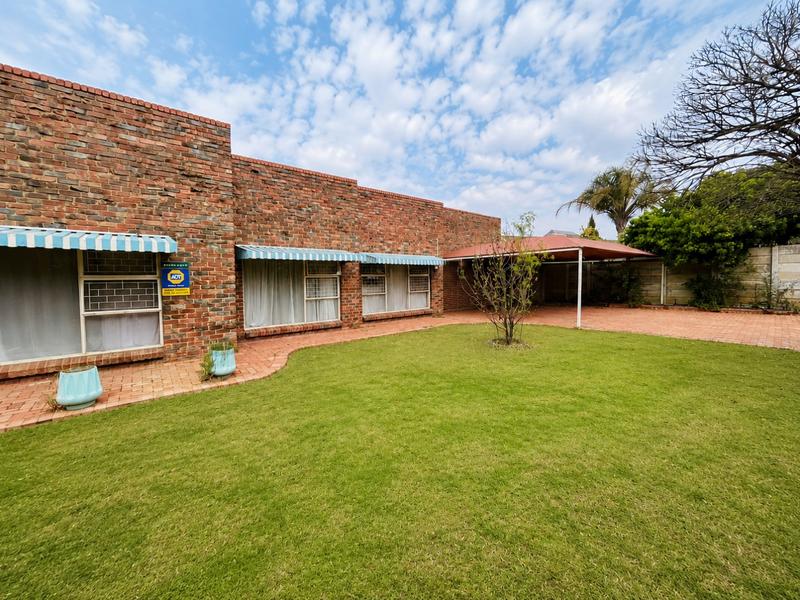 4 Bedroom Property for Sale in Pellissier Free State